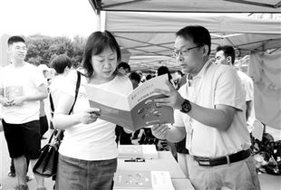 高考落幕，經(jīng)濟貿(mào)易咨詢成報考熱門——新興專業(yè)的選擇與未來展望