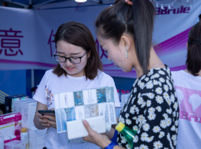三八婦樂(lè)攜慕洱湯原味木耳飲亮相出口轉(zhuǎn)內(nèi)銷(xiāo)展銷(xiāo)會(huì)，于大唐不夜城綻放健康魅力