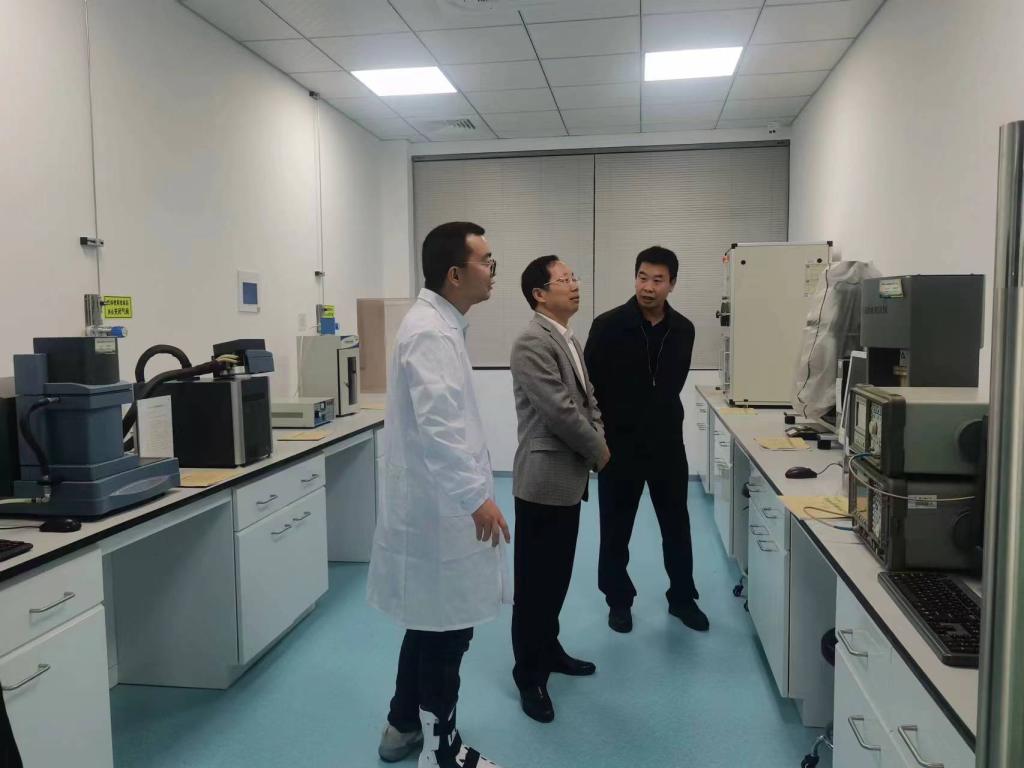 校領(lǐng)導(dǎo)深入國家木質(zhì)資源綜合利用工程技術(shù)研究中心調(diào)研指導(dǎo)